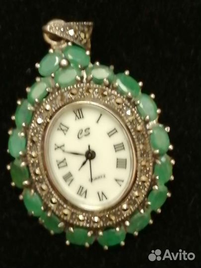 Часы серебро 925 с изумрудами