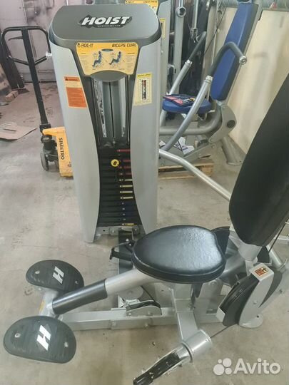 Тренажер на бицепс Hoist RS-1102