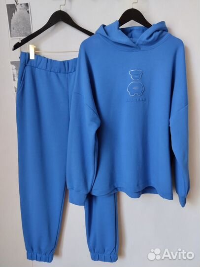 Женский спортивный костюм