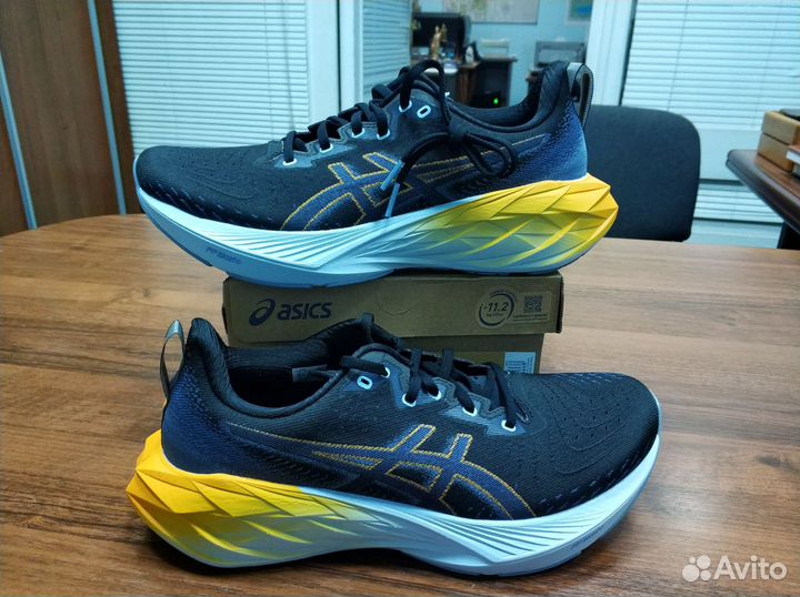 Кроссовки Asics Novoblast 4 Black/Thander Blue