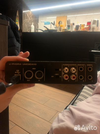 Звуковая карта behringer UMC 204HD
