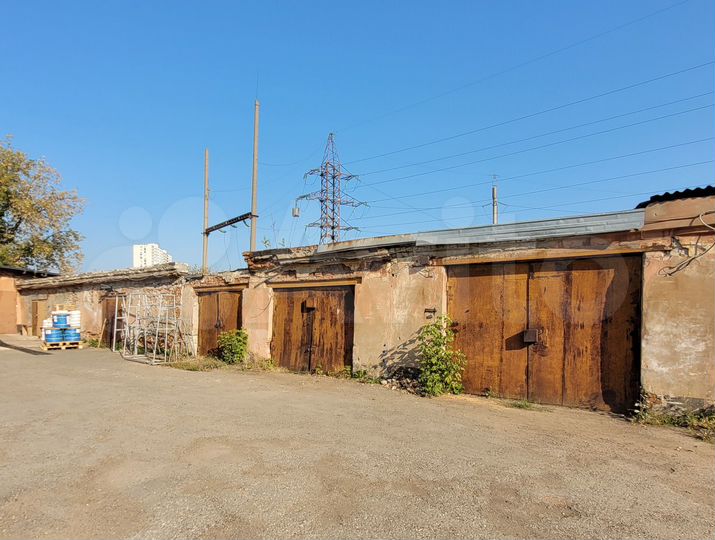 Гараж, > 30 м²