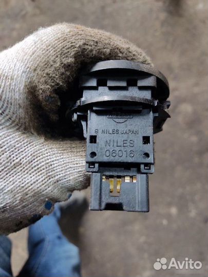 Кнопка аварийки Nissan X-Trail T30