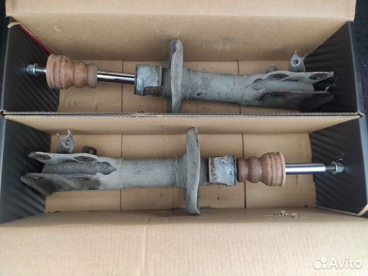 Амортизаторы передние Б/У Honda Civic 8th 4d