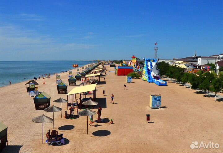 Сотрудники пляжа(аренда шезлонгов и беседок)