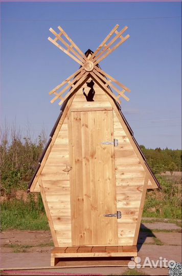 Уличный туалет деревянный