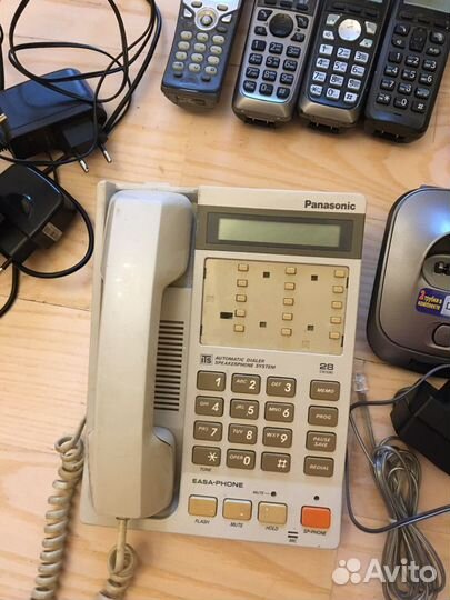 Телефон проводной и радиотрубки