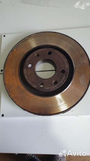 Два диска тормозные передние вентилируемые