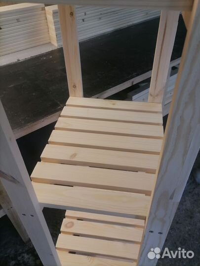 Стеллаж деревянный для игрушек