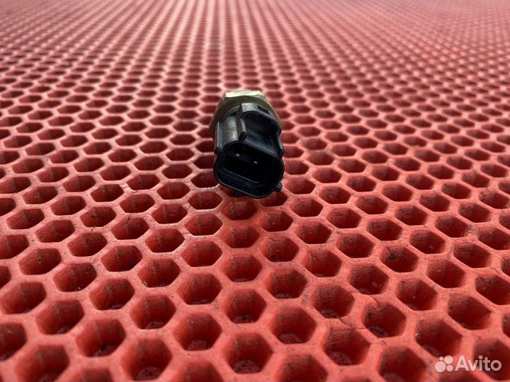 Датчик охлаждающей жидкости Mitsubishi Carisma