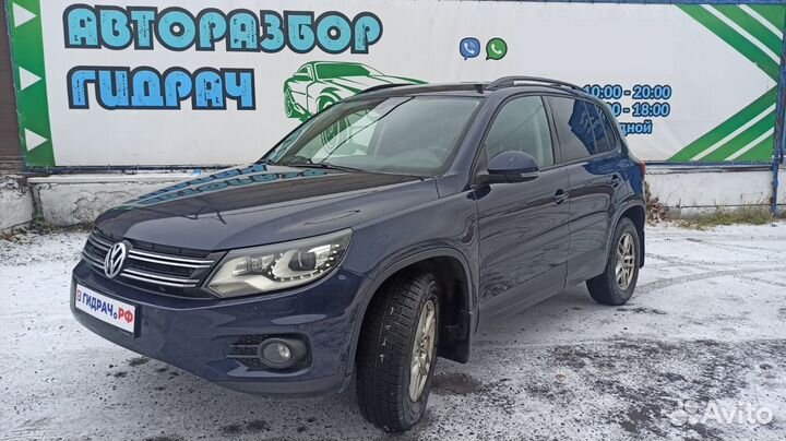 Обшивка стойки средняя правая Volkswagen Tiguan 5N