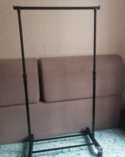 Вешалка для одежды напольная на колесах