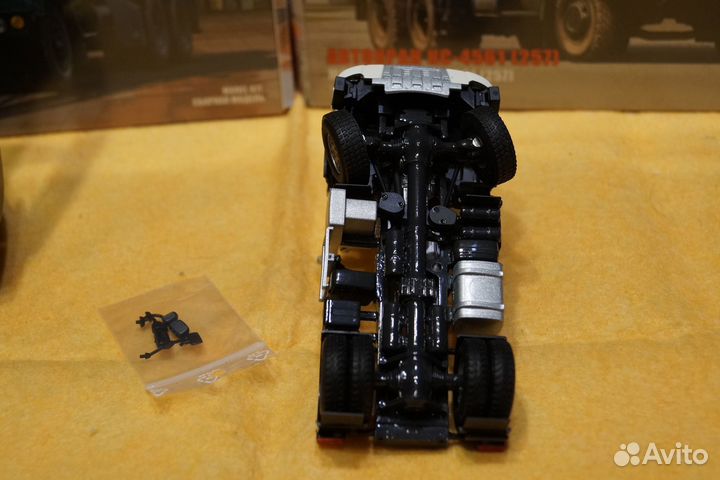 Tatra Феникс 4х4 тягач Phoenix 1/43 Kaden