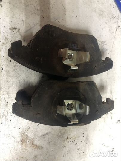 Передние тормозные колодки Volkswagen Passan B6