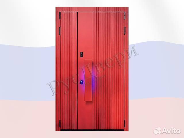 Двустворчатая металлическая входная дверь в дом