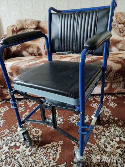 Санитарный стул, туалет на колесах