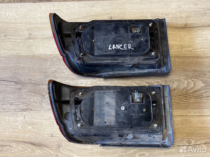 Mitsubishi lancer 4 задние фонари L-R