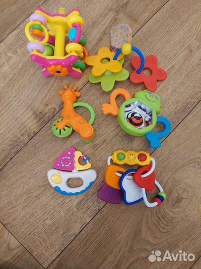 Первые игрушки малыша
