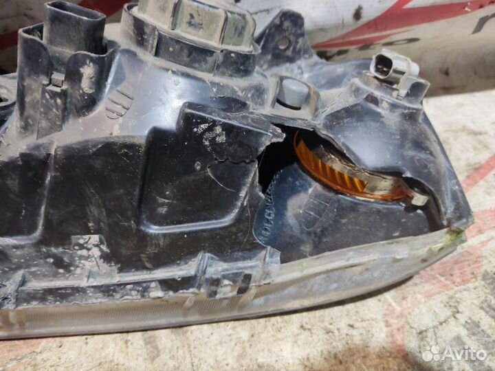 Фара галогеновая передняя правая Hyundai Elantra