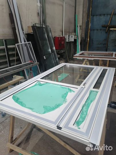 Двери тамбурные в магазин