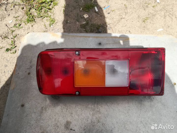 Левый задний фонарь universal 0099