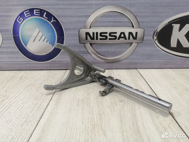 Вилка пятой передачи переключения скорости Renault