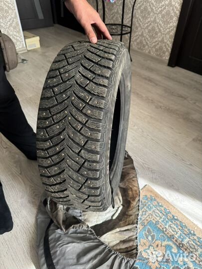 Michelin X-Ice North 4 215/60 R16