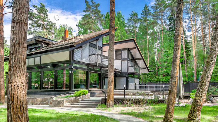 Коттедж 800 м² на участке 46 сот.