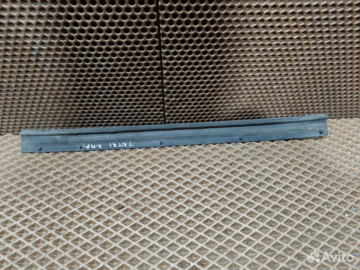 Нижний, Уплотнитель двери задний правый Nissan