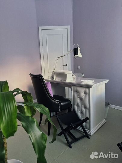 Маникюрный стол бу