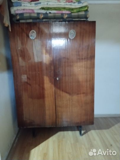 Старинный шкаф