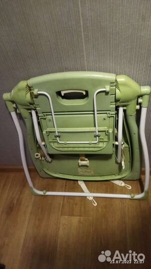 Очень удобный столик для кормления ребенка