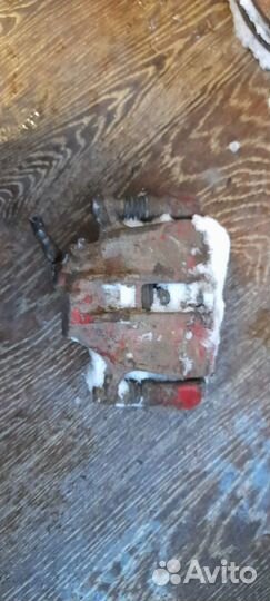 Суппорт передний правый Audi 80