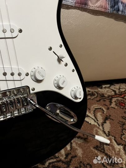 Электрогитара Fender Squier Bullet Strat с тремоло