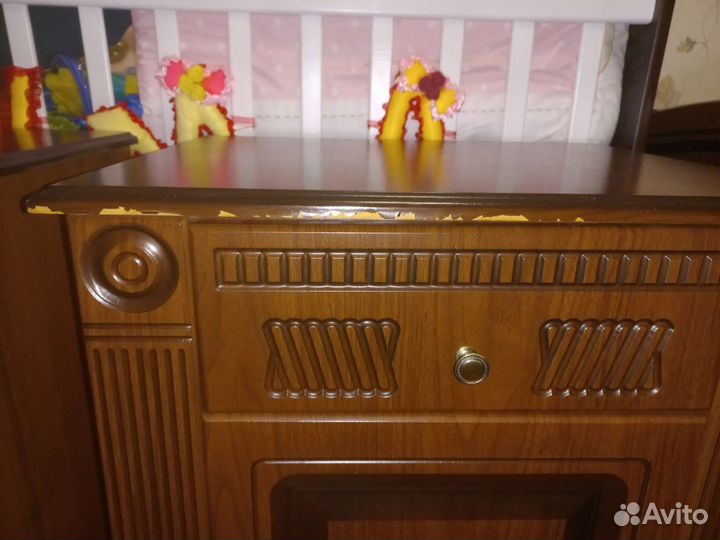 Тумбочка прикроватная