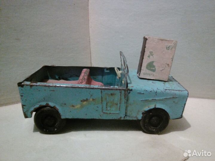 Игрушка.Танк жестяной.Инерционный. СССР