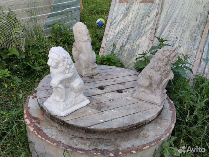 Скульптура льва из бетона