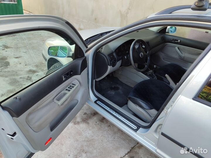 Volkswagen Golf, 2000