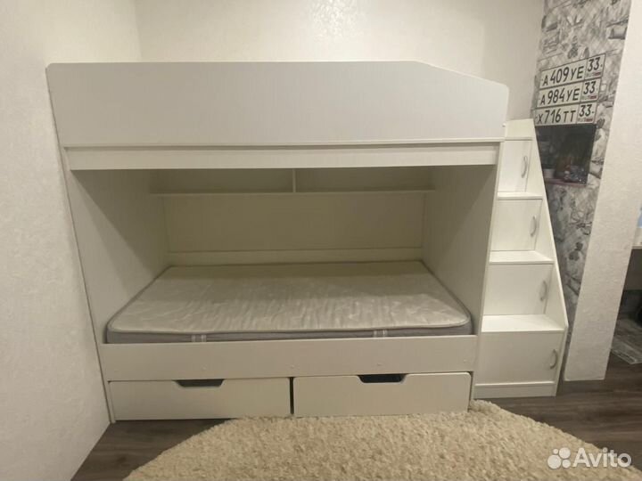 Двухъярусная кровать