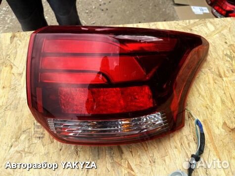 Правый фонарь в крыло Митсубиси Аутлендер 3 рест