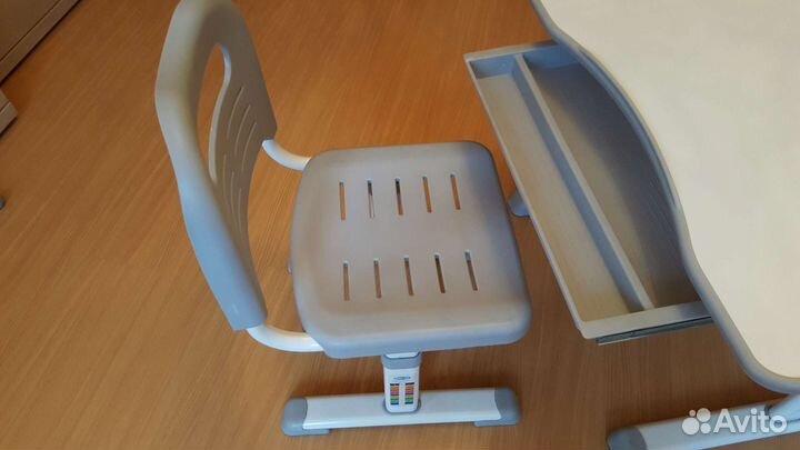 Детская парта со стулом