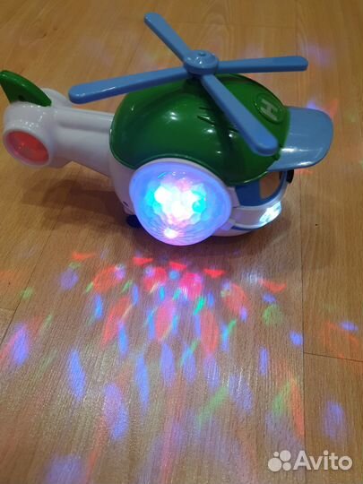 Вертолет игрушка
