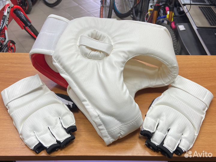 Шлем,перчатки детские. Карате