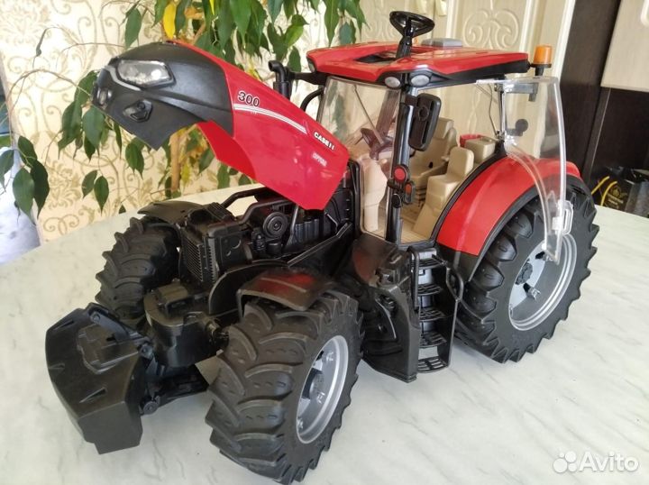 Трактор Bruder