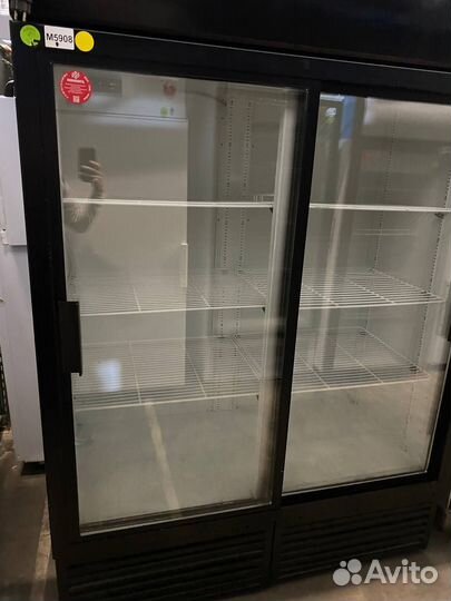 Холодильный шкаф со стеклянной дверью