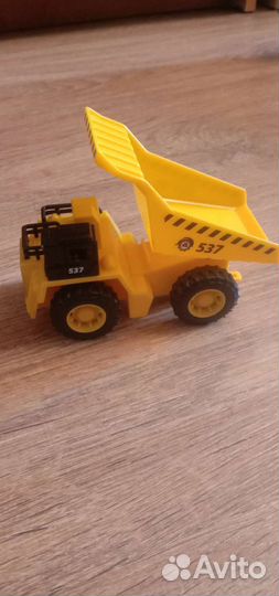 Игрушка трактор и самосвал