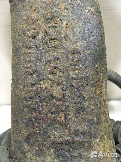 Кулак передний левый Ауди А6 С5 8D0407257J