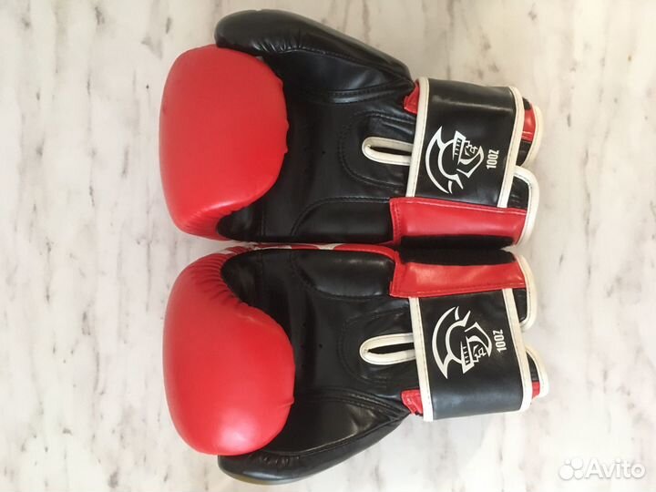Боксерские перчатки 10 oz