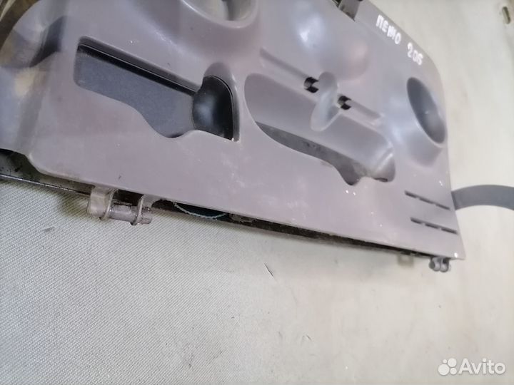 Крышка бардачка Peugeot 206 хэтчбэк 1.4 1998-2012