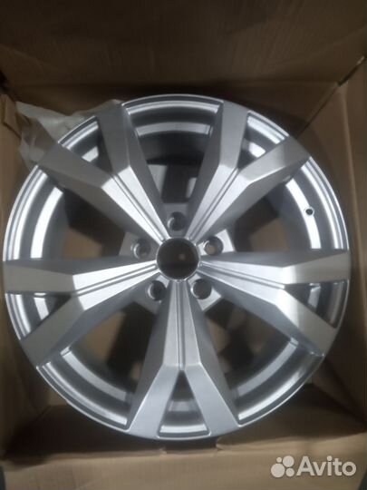 2 диска Tech Line TL815 8x18 5x114,3 ET 40 Dia 66